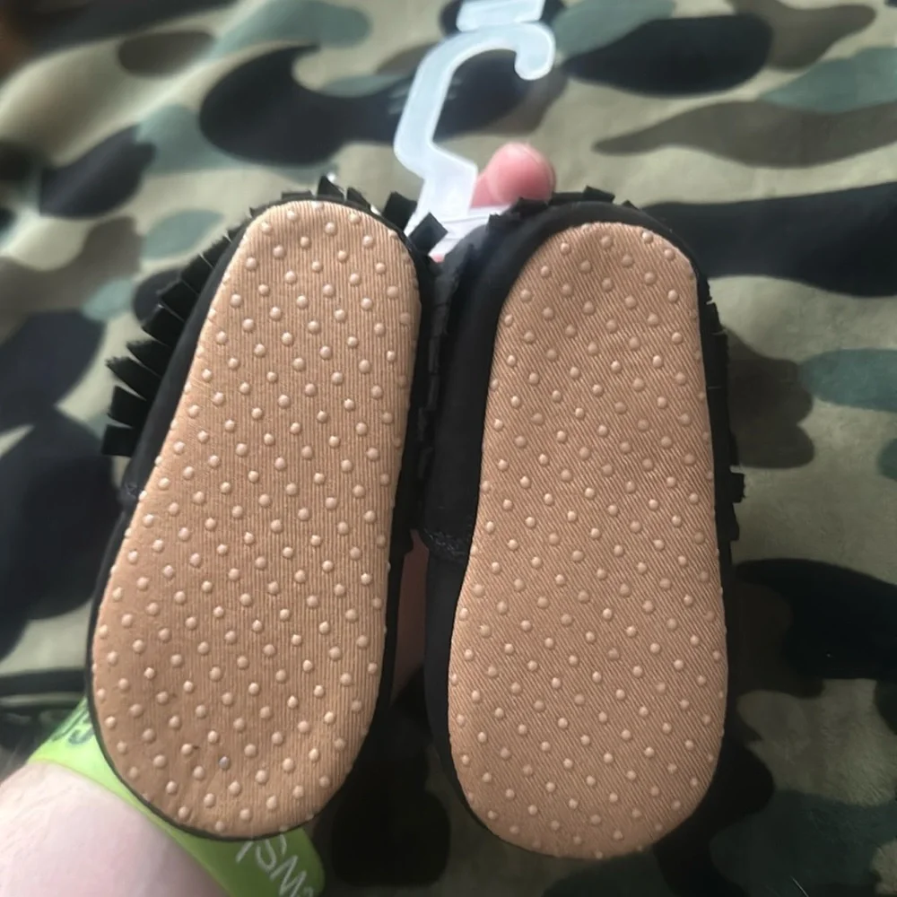 OLD NAVY BABY MOCCASIN SHOES/SLIPPERS: BLACK: NEW WITH TAGS: SIZE 12-18 MTH